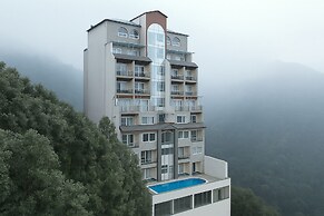 Q' Nest Hotel Cloud End Lansdowne