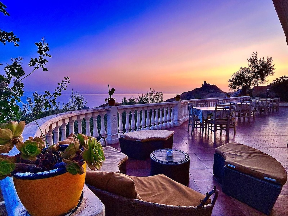 LA COLLINA SUL MARE
