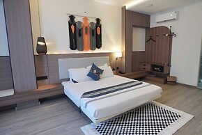 AMY HOTEL