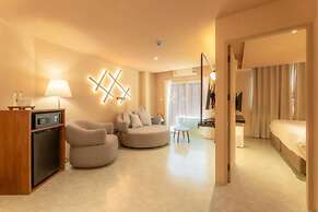 Mai Hotel