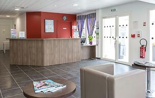 Lakeside Stay w/ Terrace
