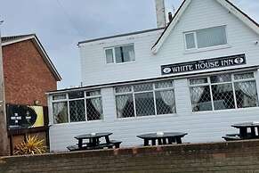 2-bed -sleeps 4 - Parking - Pets - 5 Mins to Beach