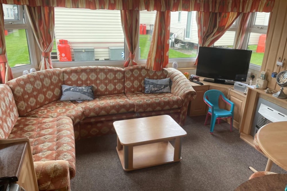 2-bed -sleeps 4 - Parking - Pets - 5 Mins to Beach