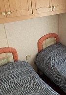 2-bed -sleeps 4 - Parking - Pets - 5 Mins to Beach