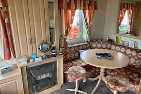 2-bed -sleeps 4 - Parking - Pets - 5 Mins to Beach