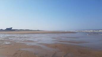 2-bed -sleeps 4 - Parking - Pets - 5 Mins to Beach