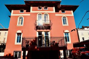 Nine Rooms Apartment