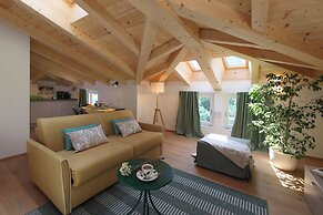 Nine Rooms Apartment