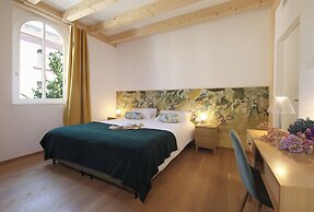 Nine Rooms Shared