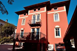 Nine Rooms Shared