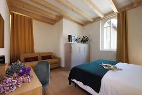 Nine Rooms Shared