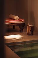 Palacio De Godoy Caceres, Curio Collection By Hilton