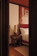 Palacio De Godoy Caceres, Curio Collection By Hilton