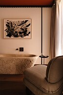 Palacio De Godoy Caceres, Curio Collection By Hilton