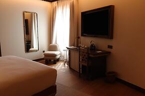 Palacio De Godoy Caceres, Curio Collection By Hilton