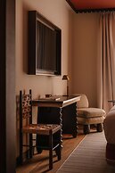 Palacio De Godoy Caceres, Curio Collection By Hilton