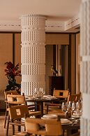 Palacio De Godoy Caceres, Curio Collection By Hilton