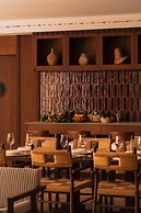 Palacio De Godoy Caceres, Curio Collection By Hilton