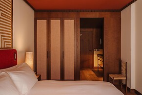 Palacio De Godoy Caceres, Curio Collection By Hilton