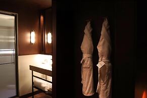 Palacio De Godoy Caceres, Curio Collection By Hilton