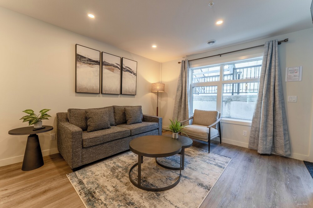 Skyridge 401 by Canmore Premier