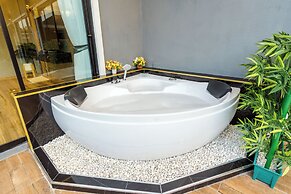 Orange Private Pool Villa, Near Cham Am Beach
