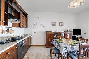 Julia's House With Lakeview and shared pool
