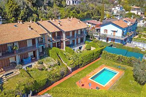 Julia's House With Lakeview and shared pool