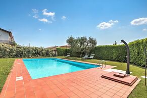 Julia's House With Lakeview and shared pool