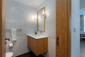 Refined 3BR Apt w Beach Access at The Palm