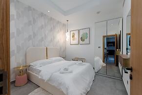 Refined 3BR Apt w Beach Access at The Palm