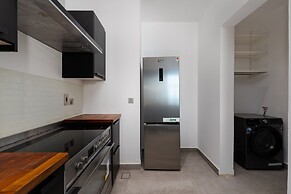 Refined 3BR Apt w Beach Access at The Palm