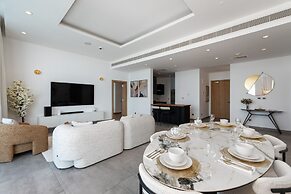 Refined 3BR Apt w Beach Access at The Palm