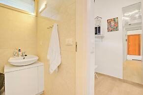 Jolie Sur La Mer - Petit Studio