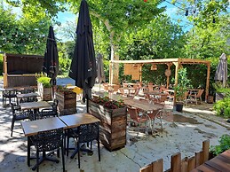 hotel les platanes