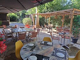 hotel les platanes