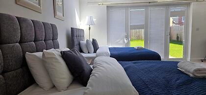 House - Sleeps 7 - Parking - Station Close