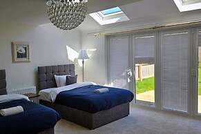 House - Sleeps 7 - Parking - Station Close