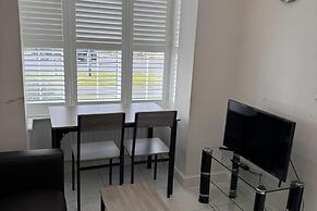 House - Sleeps 7 - Parking - Station Close