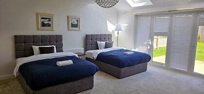 House - Sleeps 7 - Parking - Station Close