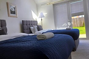 House - Sleeps 7 - Parking - Station Close