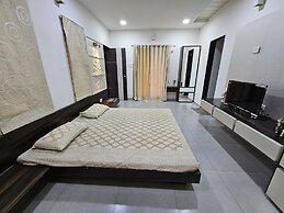Divyaras Resort