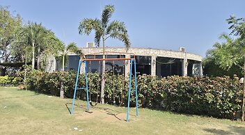 Divyaras Resort