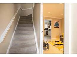Charming 3 Bed Home in Stepps, Glasgow - Garden & Patio