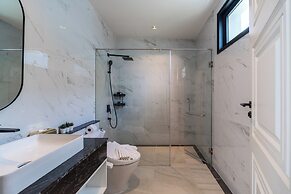 FIFTH ELEMENT pool villa by NLA