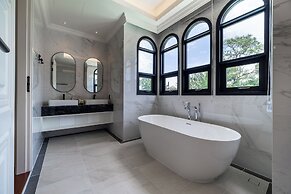 FIFTH ELEMENT pool villa by NLA