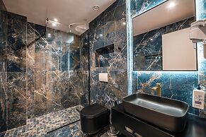 Cuni Luxury Hotel