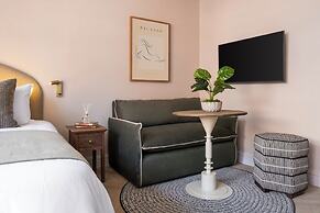 Charles Hope Boutique Hometel