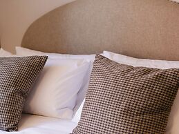 Charles Hope Boutique Hometel