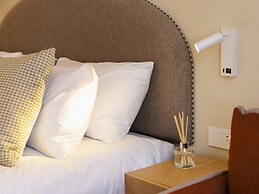Charles Hope Boutique Hometel